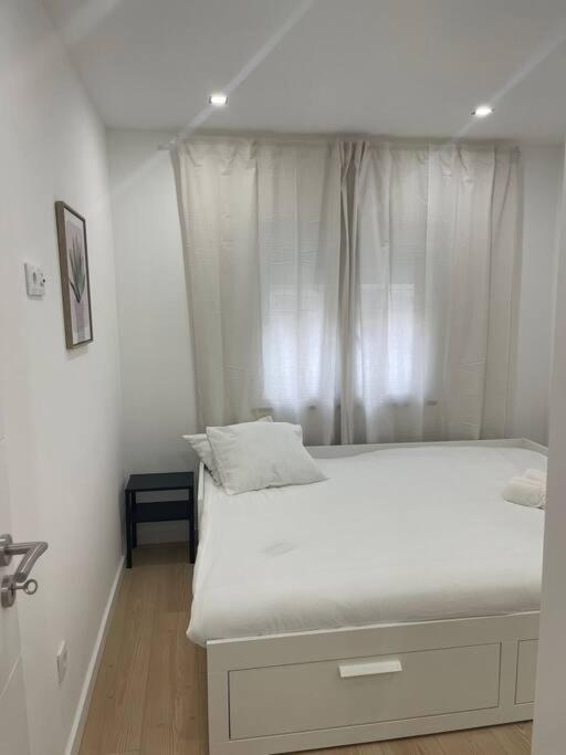 Lovely 2 Bedroom Apartment In South Lisbon バレイロ エクステリア 写真